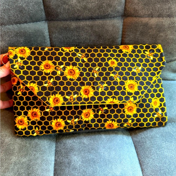 Sunflower and Honeycomb cloth Clutch - Picture 1 of 6